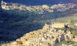 NAVELLI SPOSA LA GIORNATA INTERNAZIONALE DELLE GUIDE TURISTICHE E APRE ALLA SCOPERTA DELLA CHIESA DI SANTA MARIA IN CERULIS