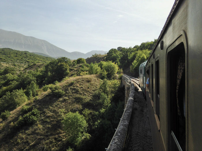 IL TRENO DEI PRESÌDI, IN CARROZZE D’EPOCA ALLA SCOPERTA DEI PRODOTTI AUTENTICI