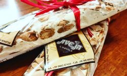 DOLCI AVEJA, UN’IMPERDIBILE EDIZIONE LIMITATA DEL TORRONE BIANCO ALLE MANDORLE