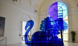 L’Aquila riabbraccia Gino Marotta, alfiere della modernità con il suo Eden blu in mostra all’Emiciclo