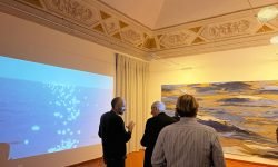 Blu, la mostra immersiva di Andrea Panarelli alla Fondazione Giorgio De Marchis