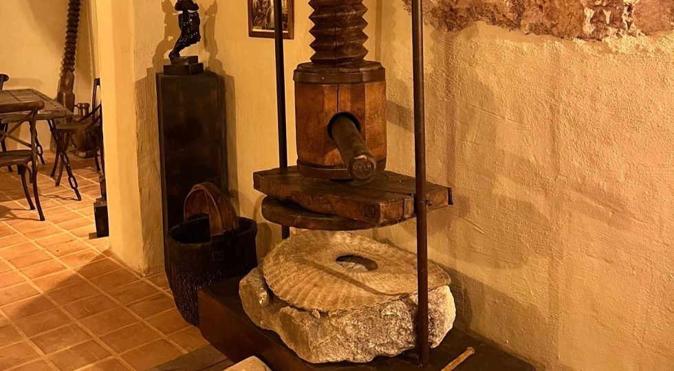 Il centro storico di Capestrano si impreziosisce di un museo oleario dedicato ad un’arte antica