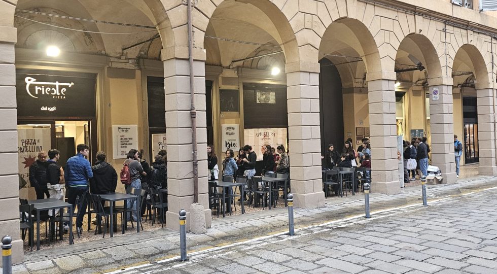 Mille tonde al padellino in tre ore per l’apertura di Trieste Pizza a Bologna